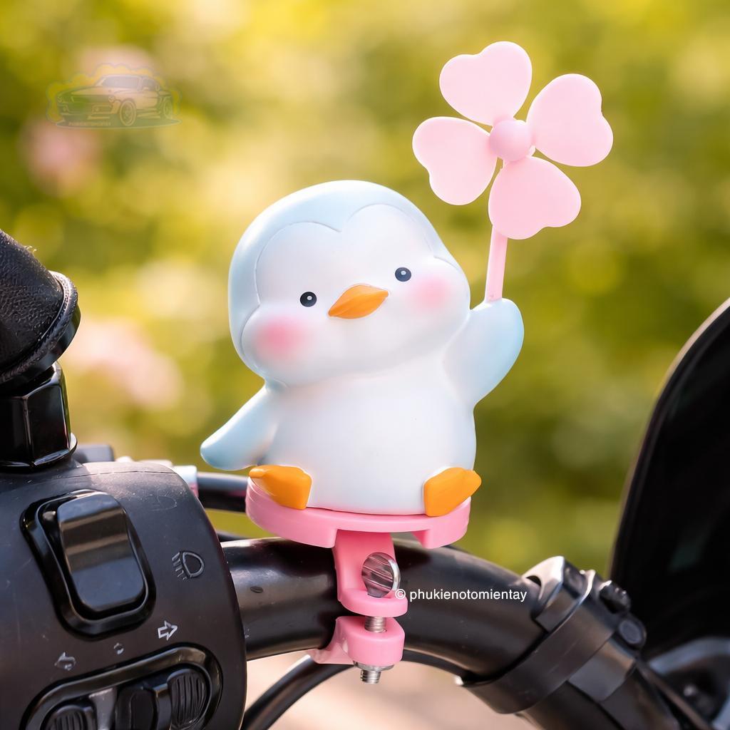 Cánh Cụt Chong Chóng Gắn Xe Máy Đồ Chơi Trang Trí Bàn Làm Việc Văn Phòng Siêu Dễ Thương Chất Liệu Nhựa Cao Cấp 3