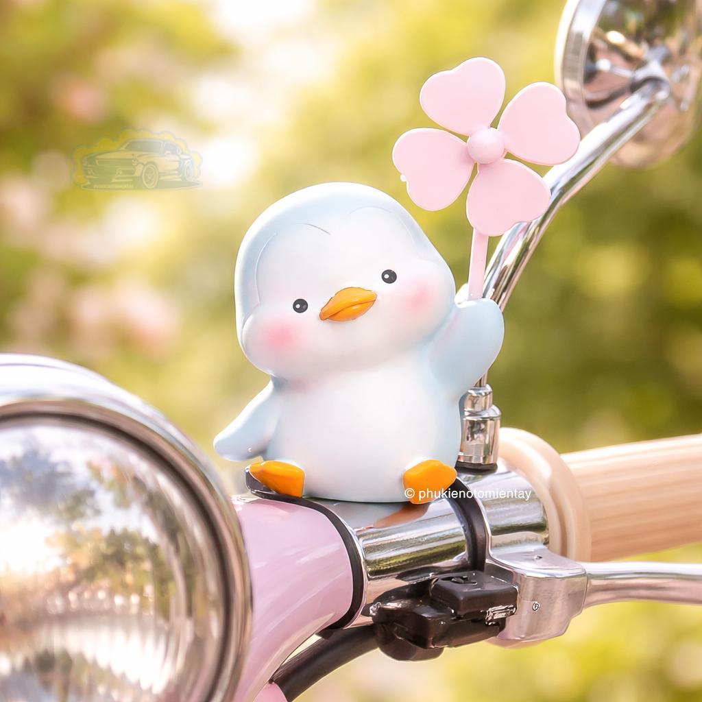 Cánh Cụt Chong Chóng Gắn Xe Máy Đồ Chơi Trang Trí Bàn Làm Việc Văn Phòng Siêu Dễ Thương Chất Liệu Nhựa Cao Cấp 4